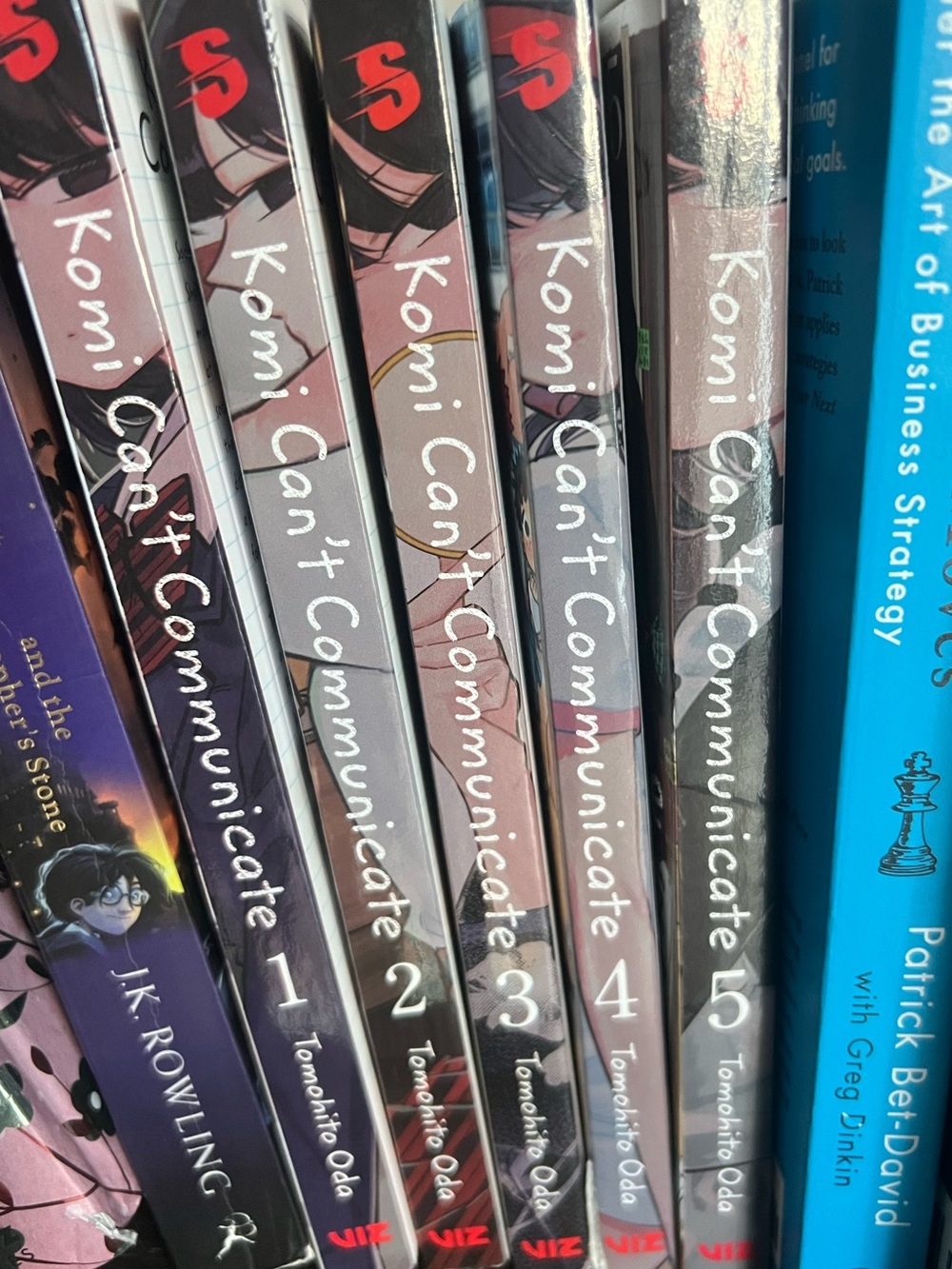 Komi Can't Communicate Vol. 1-5 Manga Set - Shades of Black & Pink
